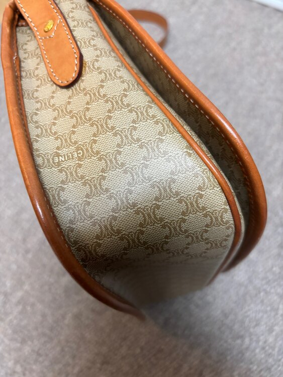 オールドセリーヌ　ショルダーバッグ（ブランドバッグ）の商品画像 - 査定依頼日：2025年4月5日 - 最高査定価格：10,000円