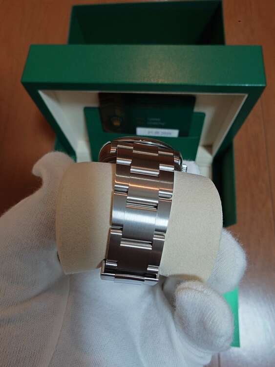 オイスターパーペチュアル新作青文字盤36mm（高級時計）の商品画像 - 査定依頼日：2025年5月21日 - 最高査定価格：1,200,000円