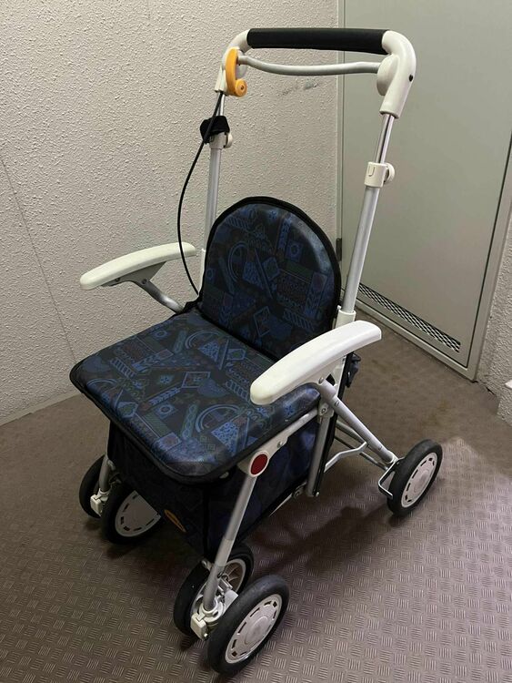 シルバーカー　ヘルスバッグS オリエント紺（介護用品）の商品画像 - 査定依頼日：2025年9月24日 - 最高査定価格：5,000円