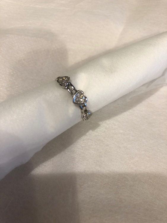 ティファニー、無名なネックレス、プラチナの指輪で小さいダイヤが３つ（金・貴金属）の商品画像 - 査定依頼日：2022年7月11日