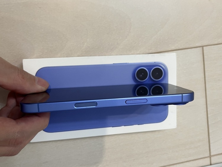 iPhone 16 128GB docomo（スマホ）の商品画像 - 査定依頼日：2026年1月14日 - 最高査定価格：100,000円