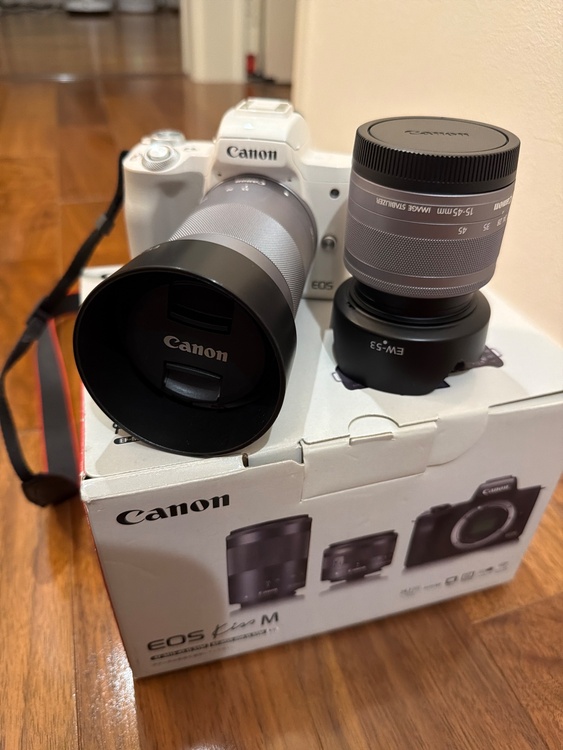 Canon EOS KISS M Wズームキット WH（カメラ）の商品画像 - 査定依頼日：2026年9月16日 - 最高査定価格：51,100円