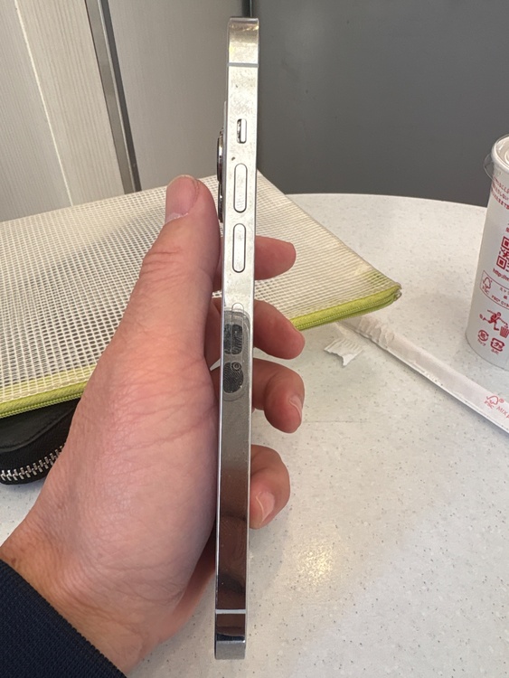 iPhone 13 Pro Max 256GB au（スマホ）の商品画像 - 査定依頼日：2026年1月29日 - 最高査定価格：57,000円