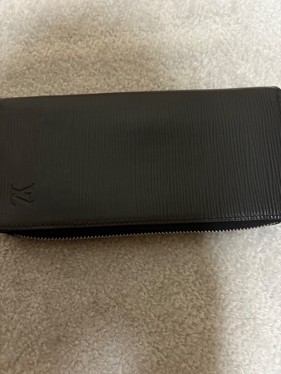 ジッピーウォレットヴェルティカルエピ（ブランド財布・小物）の商品画像 - 査定依頼日：2025年8月28日 - 最高査定価格：15,000円