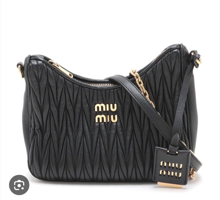 ミュウミュウ  （ブランドバッグ）の商品画像 - 査定依頼日：2025年9月23日 - 最高査定価格：190,000円