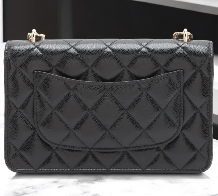 キャビアチェーンウォレット（ブランドバッグ）の商品画像 - 査定依頼日：2025年6月28日 - 最高査定価格：400,000円