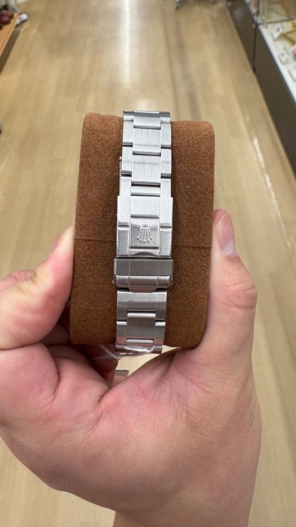 ロレックス GMTマスター 16710BLRO（高級時計）の商品画像 - 査定依頼日：2026年3月6日 - 最高査定価格：1,800,000円