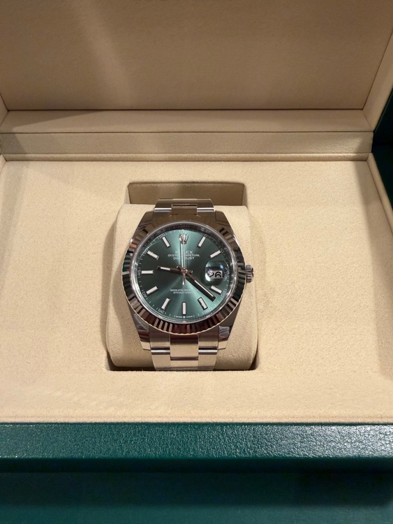 ミントグリーン　オイスター　フルーテッド　41mm（高級時計）の商品画像 - 査定依頼日：2026年1月27日 - 最高査定価格：2,400,000円