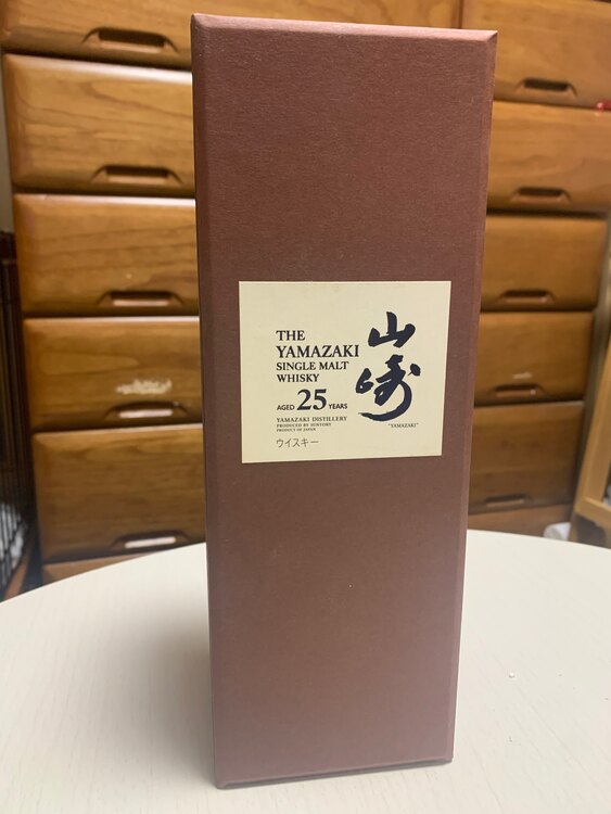 ウイスキー サントリー山崎 （お酒）の商品画像 - 査定依頼日：2025年5月15日 - 最高査定価格：900,000円