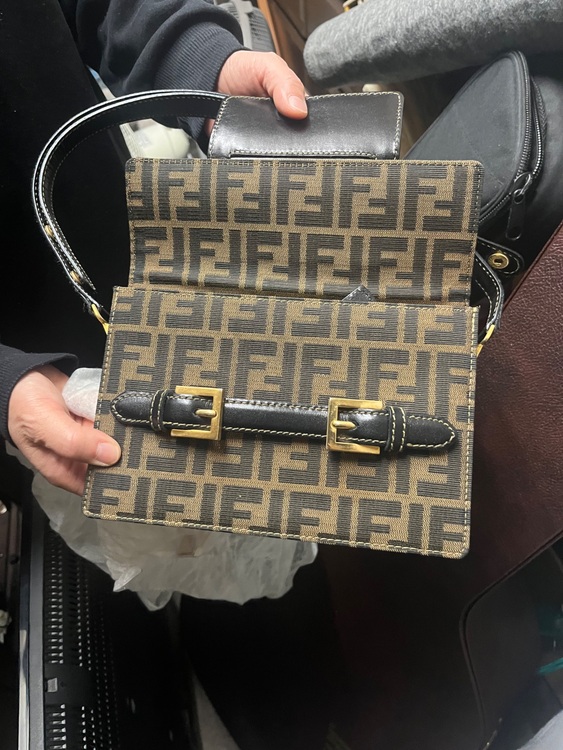 フェンディ  （ブランドバッグ）の商品画像 - 査定依頼日：2025年11月25日 - 最高査定価格：65,000円