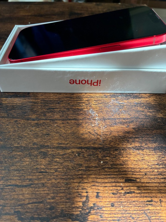 iPhone14レッド（スマホ）の商品画像 - 査定依頼日：2025年11月16日 - 最高査定価格：44,000円