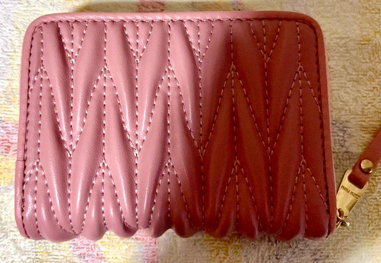 ミュウミュウ　 マテラッセレザー コインケース（ブランド財布・小物）の商品画像 - 査定依頼日：2025年11月19日 - 最高査定価格：20,000円