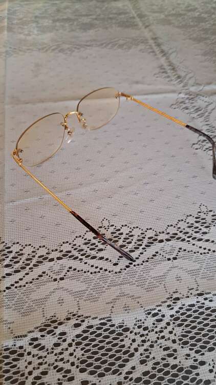 金縁メガネ（金・貴金属）の商品画像 - 査定依頼日：2025年1月23日 - 最高査定価格：300,000円
