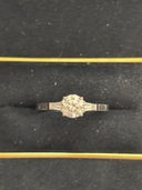 GRAFF プロミス ラウンド バゲットカットサイドストーン（宝石）の商品画像 - 査定依頼日：2025年9月25日 - 最高査定価格：250,000円