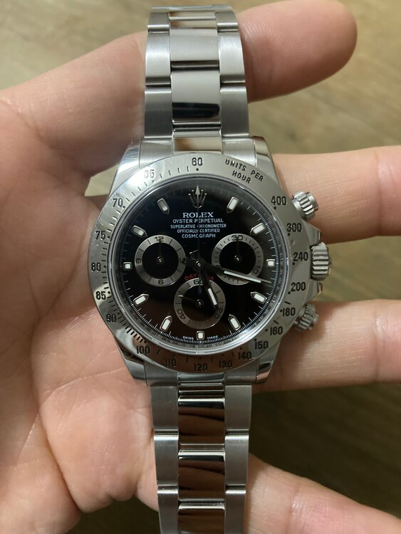 ロレックス デイトナ 116520.（高級時計）の商品画像 - 査定依頼日：2025年2月15日 - 最高査定価格：3,050,000円