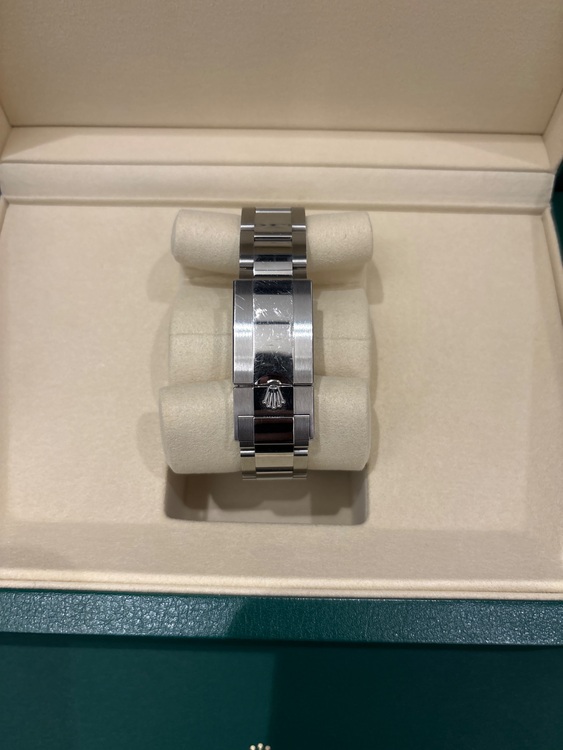 ロレックス GMTマスター 126710BLN（高級時計）の商品画像 - 査定依頼日：2025年6月19日 - 最高査定価格：2,370,000円