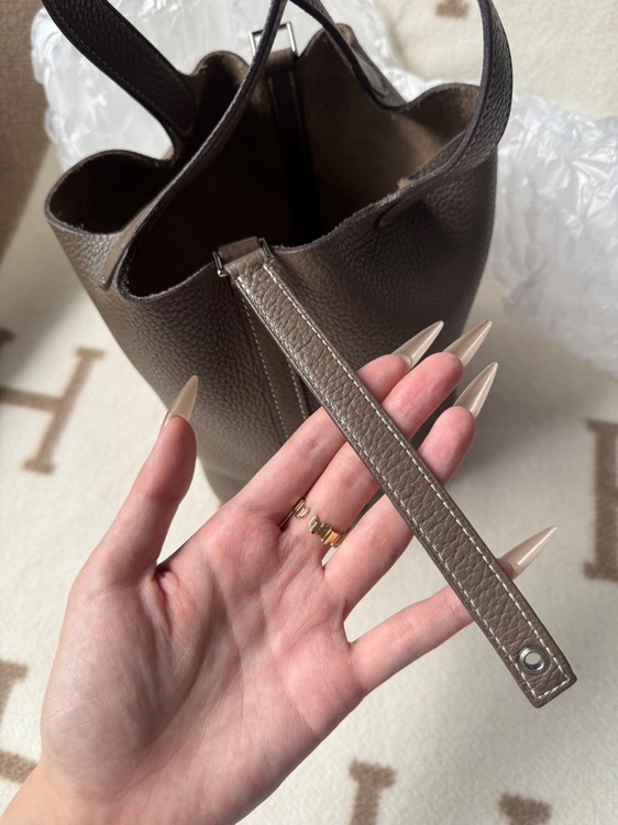 ピコタンロック18（ブランドバッグ）の商品画像 - 査定依頼日：2025年6月28日 - 最高査定価格：310,000円