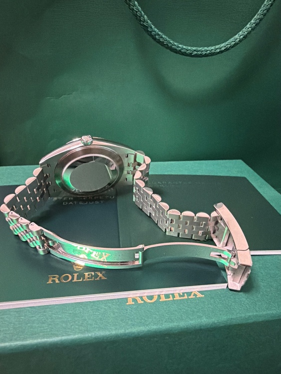 ロレックス デイトジャスト 12633（高級時計）の商品画像 - 査定依頼日：2025年12月7日 - 最高査定価格：2,080,000円