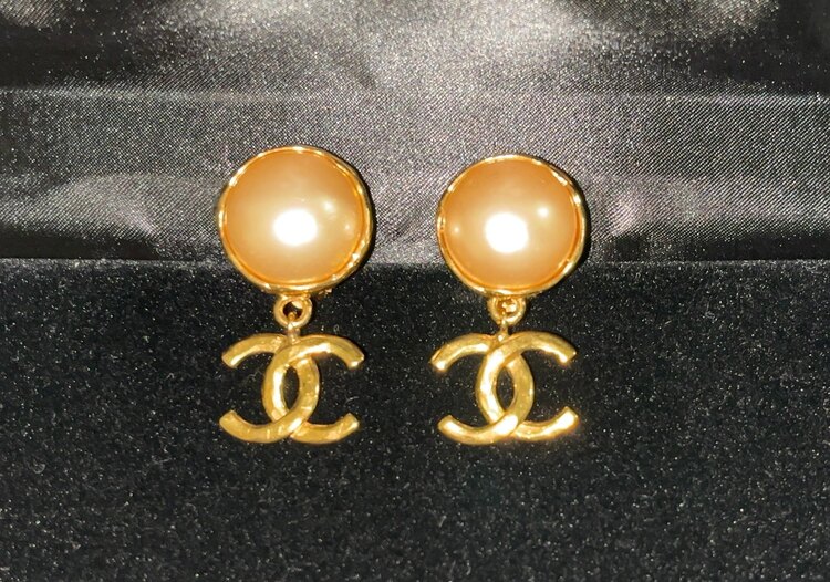 イヤリング　（ブランド財布・小物）の商品画像 - 査定依頼日：2025年3月13日 - 最高査定価格：30,000円