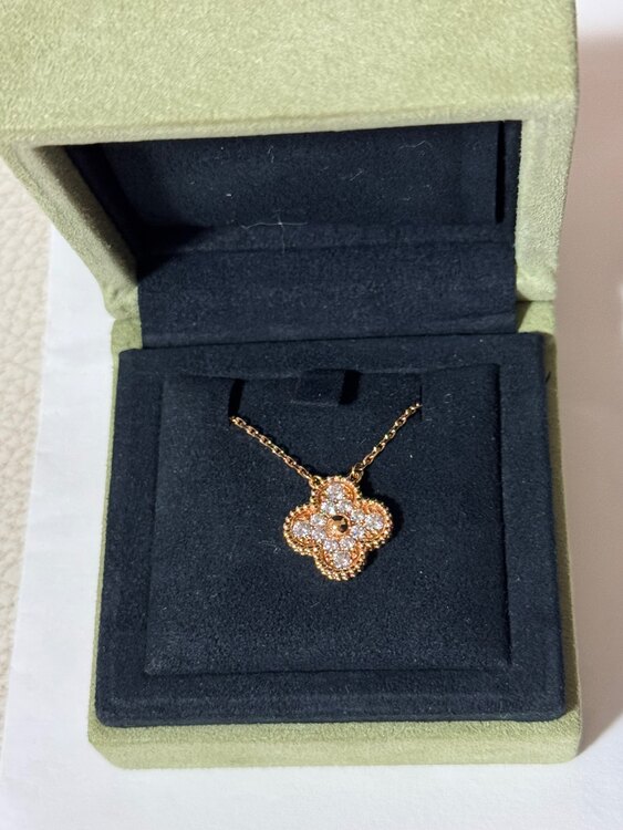 その他 ヴァン クリーフ＆アーペル VCARP2R30（高級時計）の商品画像 - 査定依頼日：2025年1月22日 - 最高査定価格：910,000円