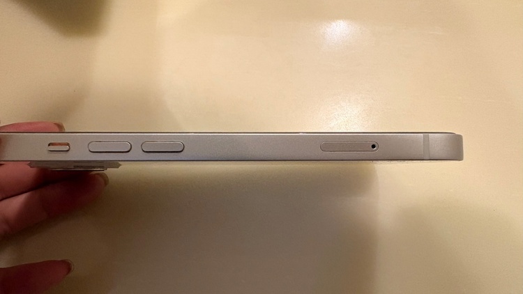 iPhone iPhone 13 256GB SIMフリー（スマホ）の商品画像 - 査定依頼日：2026年9月5日 - 最高査定価格：37,500円