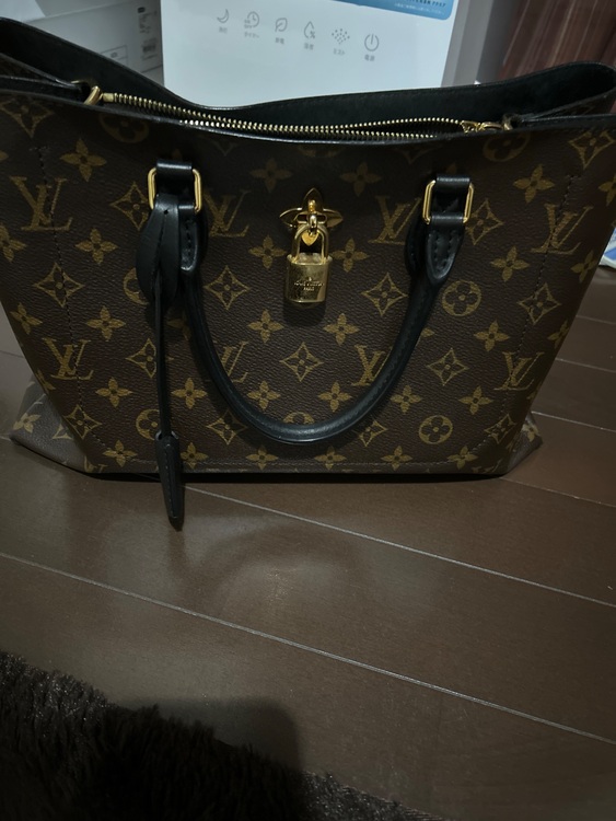 フラワートートバッグ（ブランドバッグ）の商品画像 - 査定依頼日：2025年7月9日 - 最高査定価格：230,000円