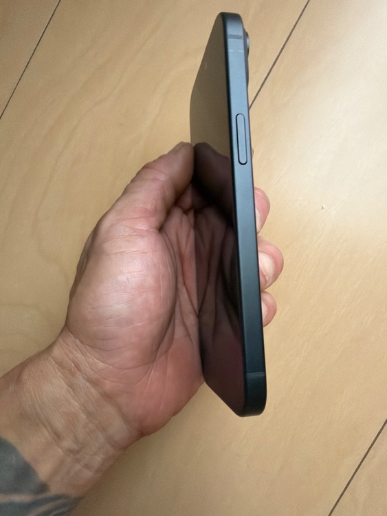iPhone iPhone 15 128GB SIMフリー（スマホ）の商品画像 - 査定依頼日：2026年8月20日 - 最高査定価格：66,000円