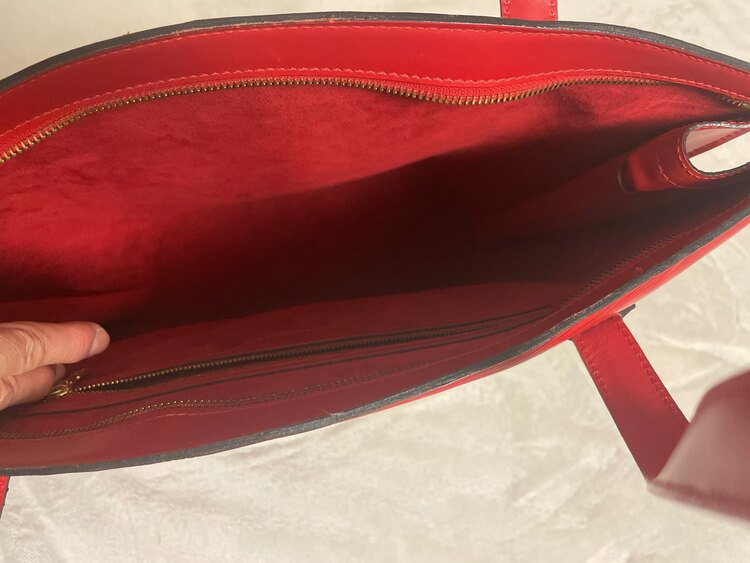 エピ　（ブランドバッグ）の商品画像 - 査定依頼日：2025年4月16日 - 最高査定価格：30,000円