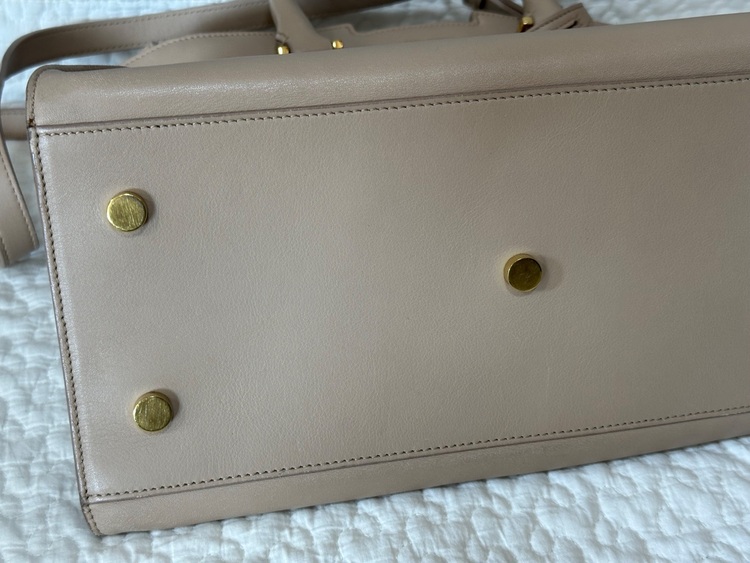 YSL ベイビーカバス（ブランドバッグ）の商品画像 - 査定依頼日：2025年12月2日 - 最高査定価格：88,000円