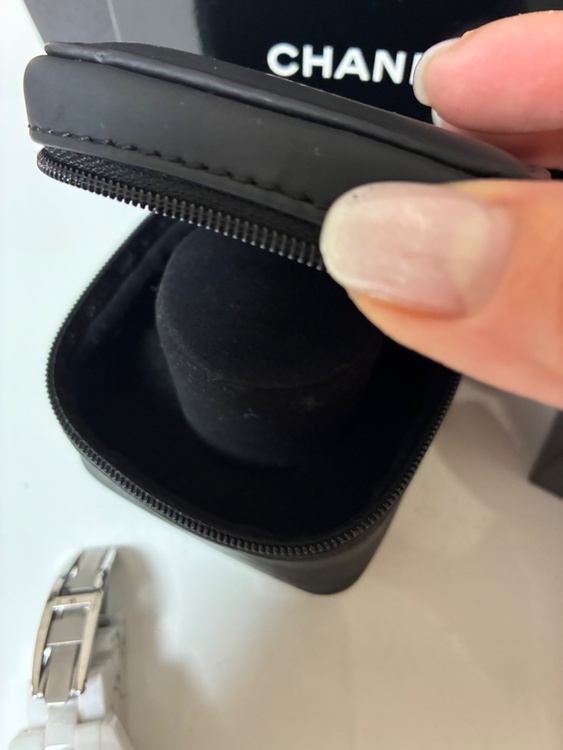 J12 ダイヤベゼル（高級時計）の商品画像 - 査定依頼日：2025年12月22日 - 最高査定価格：430,000円