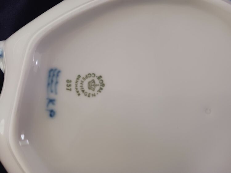 ロイヤルコペンハーゲン ブルーフラワー リーフディッシュ　2枚（食器）の商品画像 - 査定依頼日：2025年8月21日 - 最高査定価格：4,000円