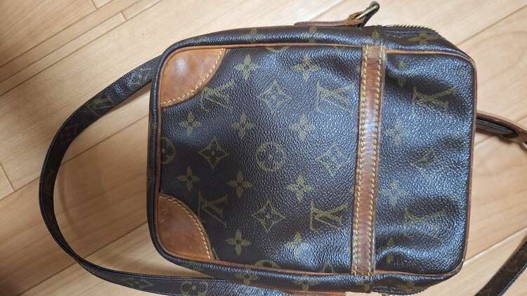 ポーチ（ブランドバッグ）の商品画像 - 査定依頼日：2025年4月15日 - 最高査定価格：12,000円