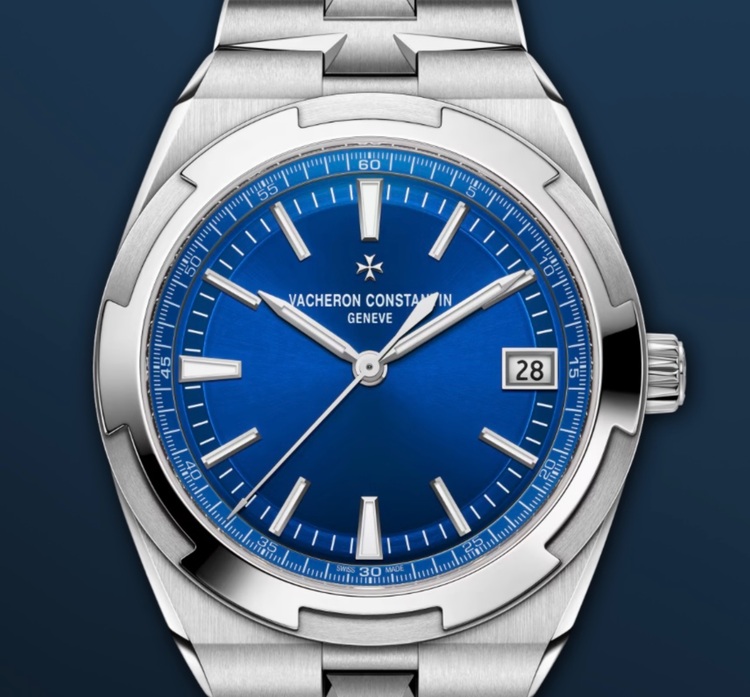 ヴァシュロン コンスタンタン オーヴァーシーズ 4520V/210A-B12（高級時計）の商品画像 - 査定依頼日：2025年7月13日 - 最高査定価格：4,100,000円