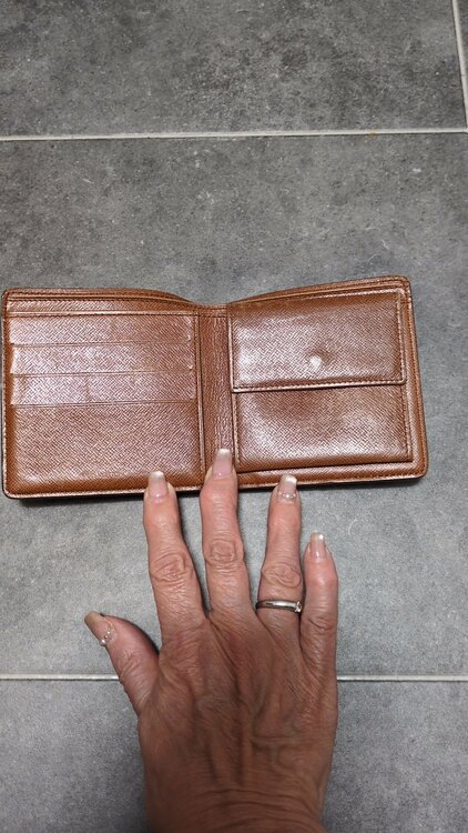 財布（ブランド財布・小物）の商品画像 - 査定依頼日：2026年4月1日 - 最高査定価格：3,000円