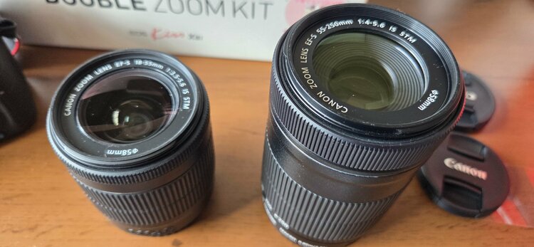 EOSkissX8iダブルズームキット（カメラ）の商品画像 - 査定依頼日：2026年4月14日 - 最高査定価格：40,000円