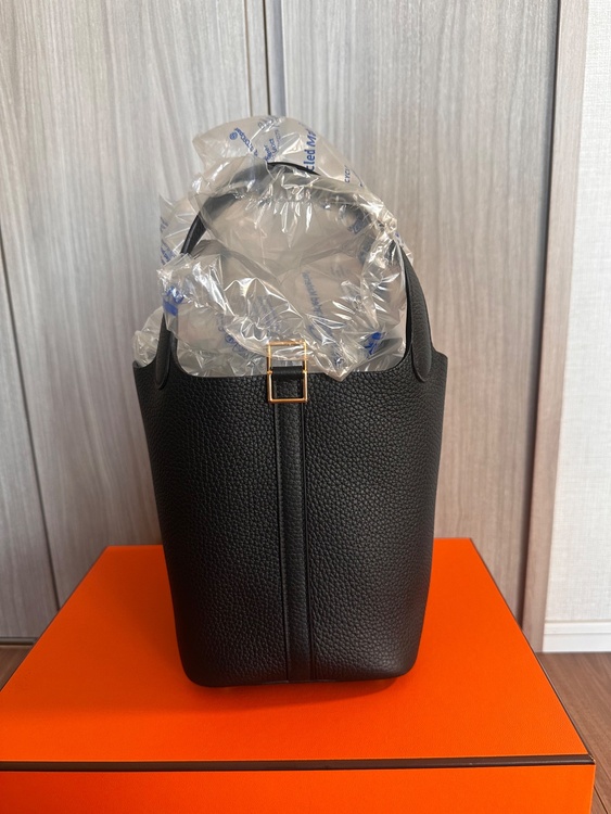 ピコタンロック18 トリヨンクレマンス ノワール　ゴールド金具　K刻印（ブランドバッグ）の商品画像 - 査定依頼日：2026年1月9日 - 最高査定価格：700,000円