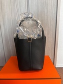 ピコタンロック18 トリヨンクレマンス ノワール　ゴールド金具　K刻印（ブランドバッグ）の商品画像 - 査定依頼日：2026年1月9日 - 最高査定価格：700,000円