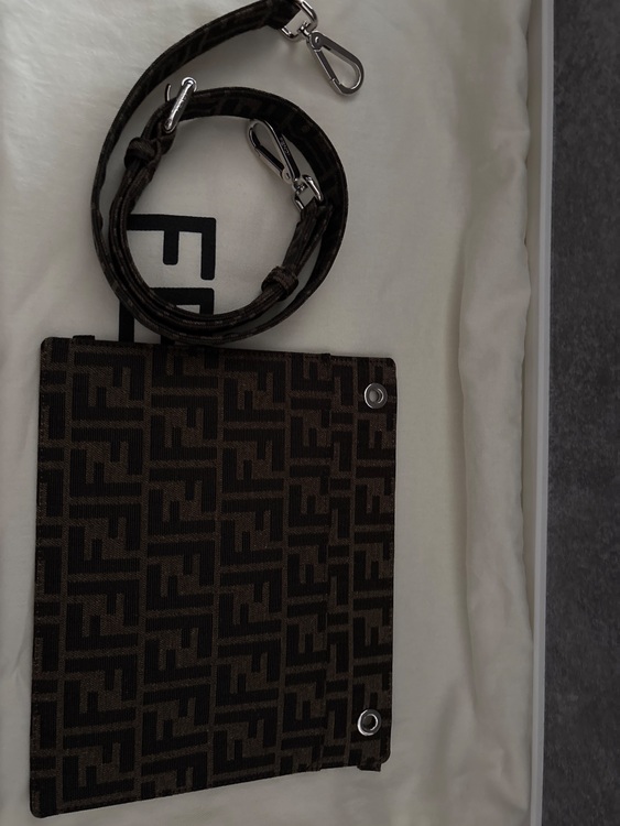 フェンディ  （ブランドバッグ）の商品画像 - 査定依頼日：2025年10月6日 - 最高査定価格：220,000円