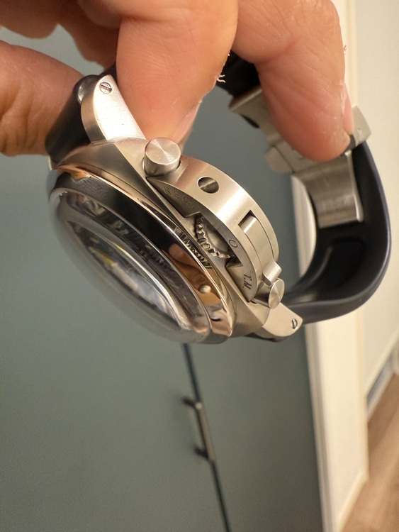 パネライルミノールマリーナ（高級時計）の商品画像 - 査定依頼日：2025年10月10日 - 最高査定価格：1,100,000円