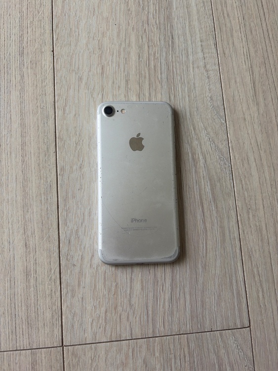 iPhone（スマホ）の商品画像 - 査定依頼日：2026年9月27日 - 最高査定価格：500円