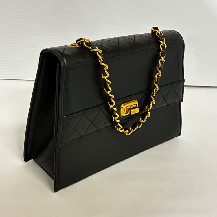 チェーンショルダーバッグ（ブランドバッグ）の商品画像 - 査定依頼日：2026年4月23日 - 最高査定価格：210,000円