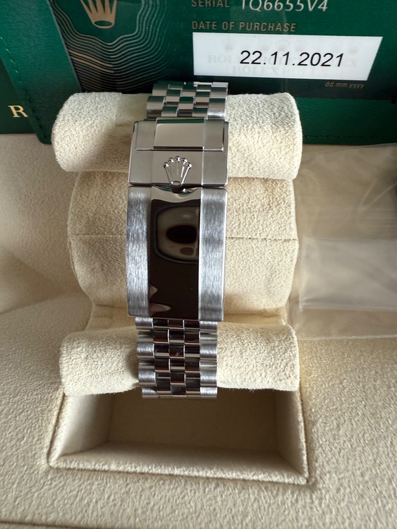 gmtマスター2（高級時計）の商品画像 - 査定依頼日：2025年7月22日 - 最高査定価格：3,200,000円