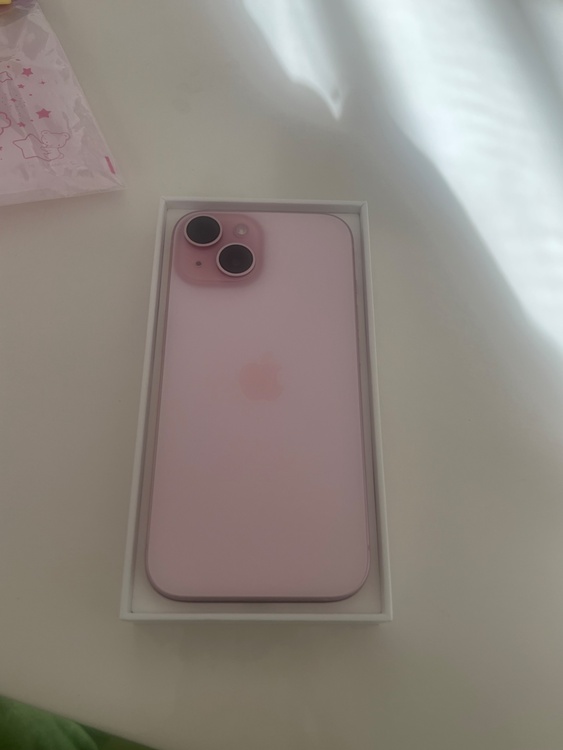 iPhone 15 128GB au（スマホ）の商品画像 - 査定依頼日：2026年2月3日 - 最高査定価格：64,000円