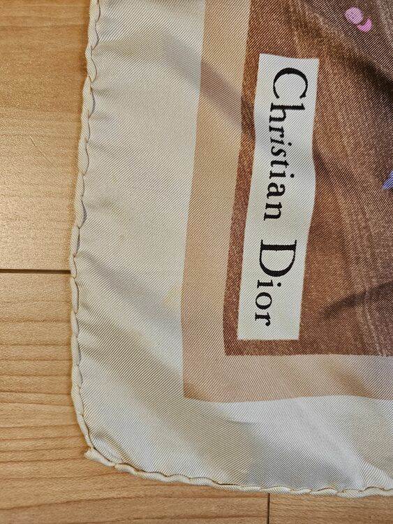 ディオール　スカーフ（ブランド財布・小物）の商品画像 - 査定依頼日：2025年9月30日 - 最高査定価格：2,500円