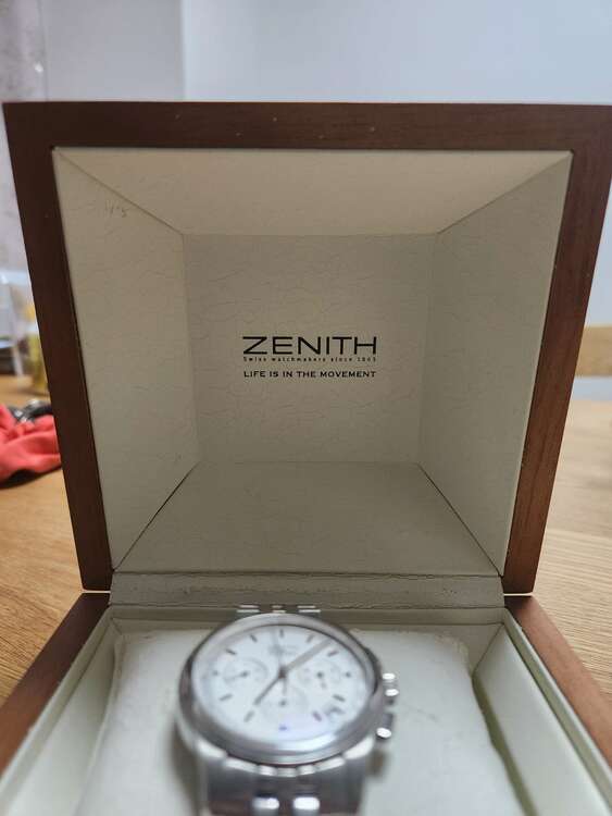 ゼニス エルプリメロ 02.0501.400/01（高級時計）の商品画像 - 査定依頼日：2025年3月29日 - 最高査定価格：240,000円