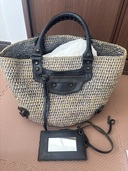 バレンシアガ/ストローバッグ/ハンドバッグ/--/KHK/236741-4060（ブランドバッグ）の商品画像 - 査定依頼日：2025年7月8日 - 最高査定価格：30,000円