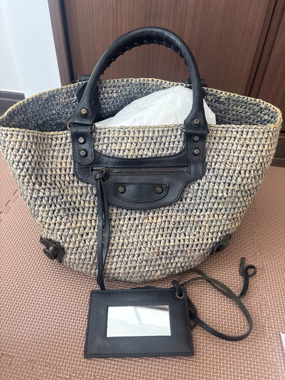 バレンシアガ/ストローバッグ/ハンドバッグ/--/KHK/236741-4060（ブランドバッグ）の商品画像 - 査定依頼日：2025年7月8日 - 最高査定価格：30,000円