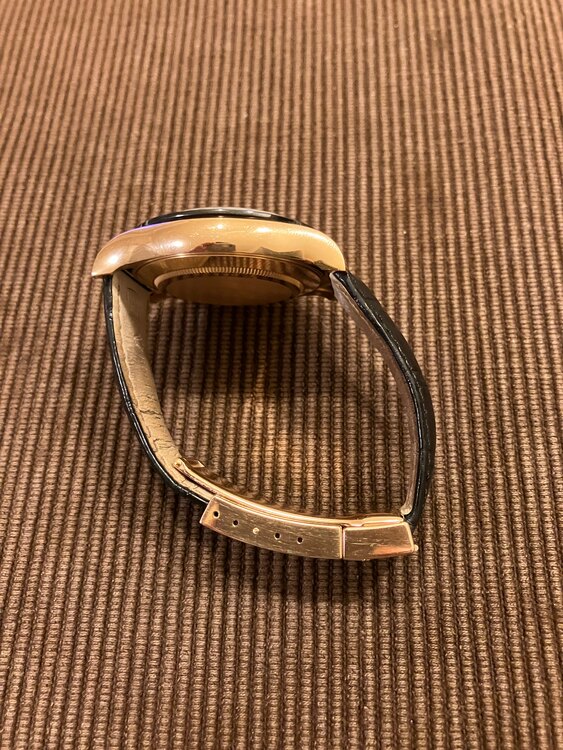 ロレックス デイトナ 116515Lm（高級時計）の商品画像 - 査定依頼日：2024年12月22日 - 最高査定価格：4,550,000円