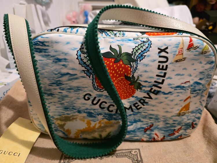 メルヴェイユ ストロベリー ショルダーバッグ（ブランドバッグ）の商品画像 - 査定依頼日：2025年10月3日 - 最高査定価格：60,000円