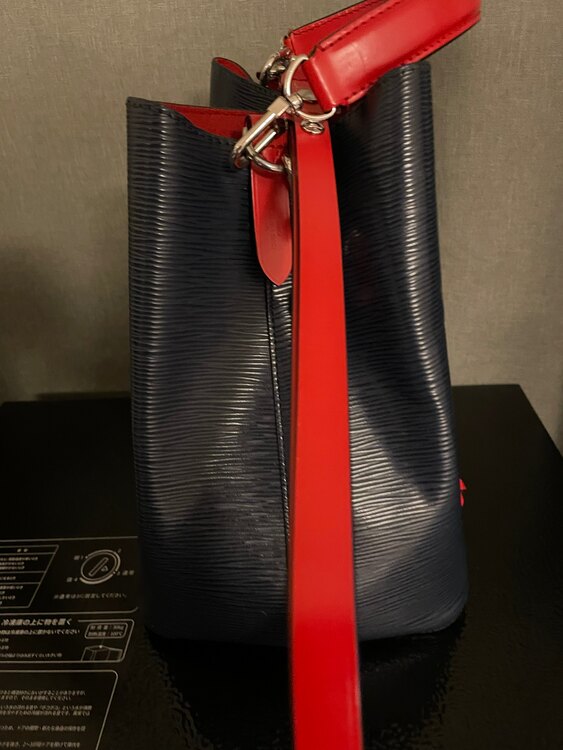 ルイヴィトン ネオノエ エピ M54367 バイカラー ネイビー レッド （ブランドバッグ）の商品画像 - 査定依頼日：2024年12月16日 - 最高査定価格：80,000円